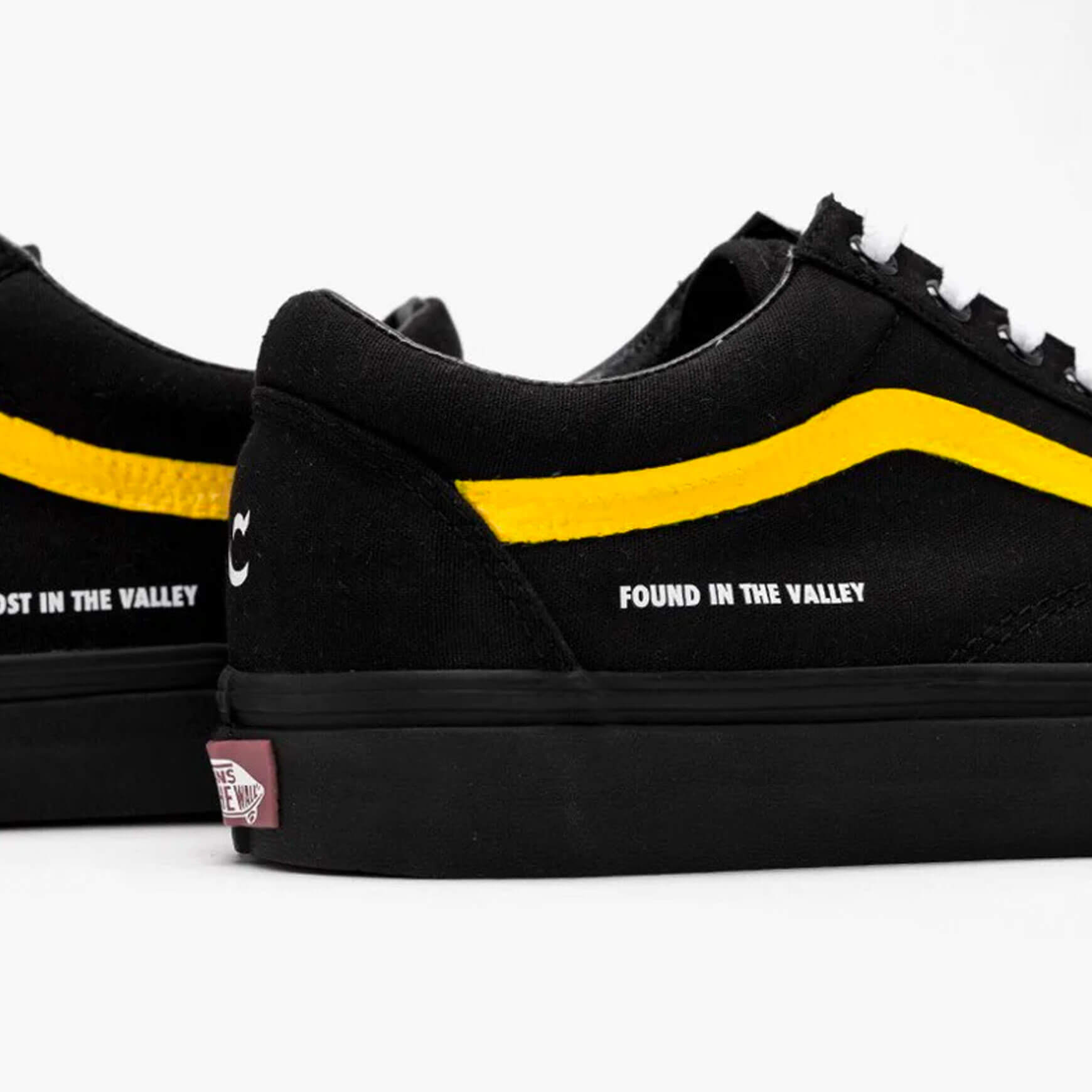 Vans old skool hot sale black yellow stripe